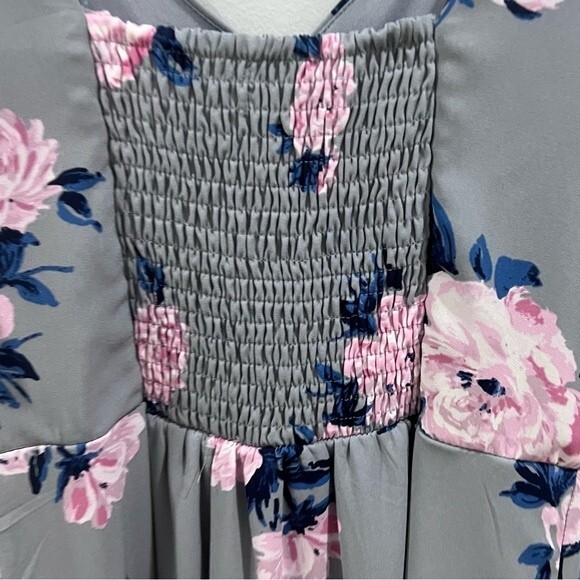 Beautiful gray and pink floral smocked midi dress size small - Picture 7 of 9
